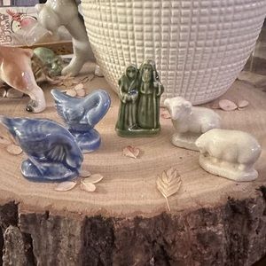 5 Wade Whimsies England Red Rose Minis Noah